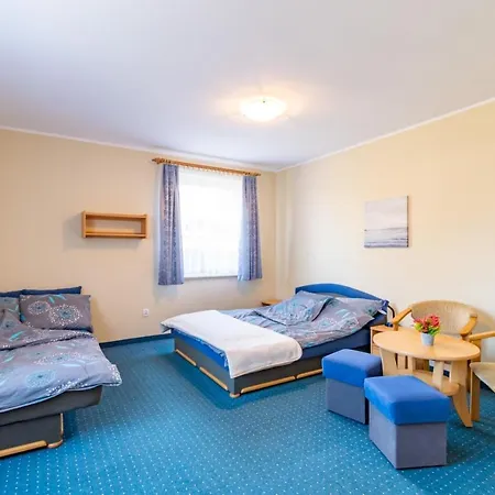 Pod Platanem 3* 罗威